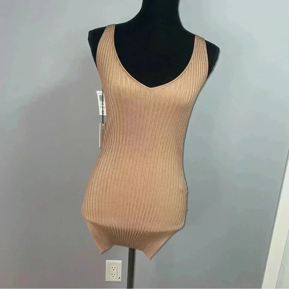 Aritzia -  Babaton Manor Sweater - Ribbed Tank - Picture 5 of 8
